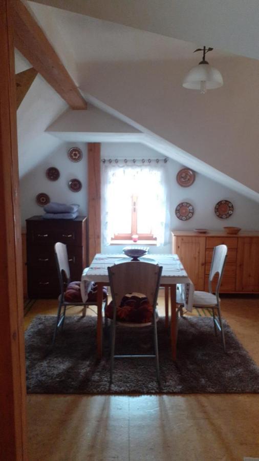 شقة Atelier Spojovaci Český Krumlov المظهر الخارجي الصورة