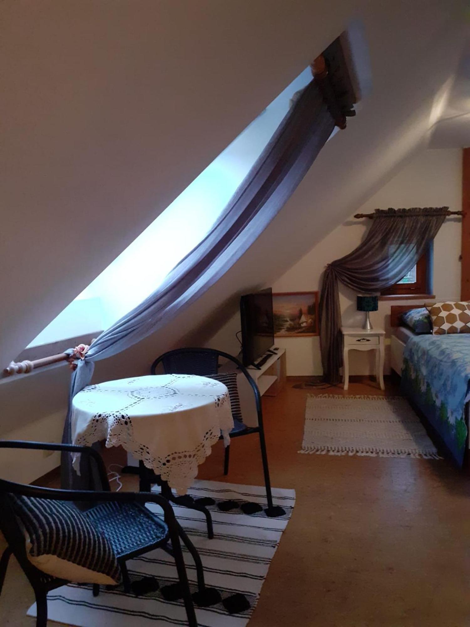 شقة Atelier Spojovaci Český Krumlov المظهر الخارجي الصورة